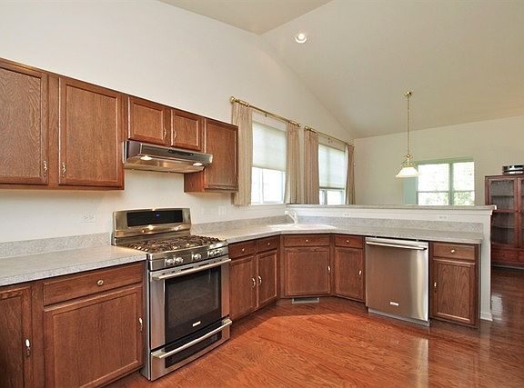 3rd image of 39500 N Cambridge Blvd