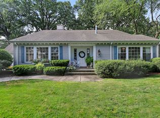 121 Timber View Dr, Oak Brook, IL 60523