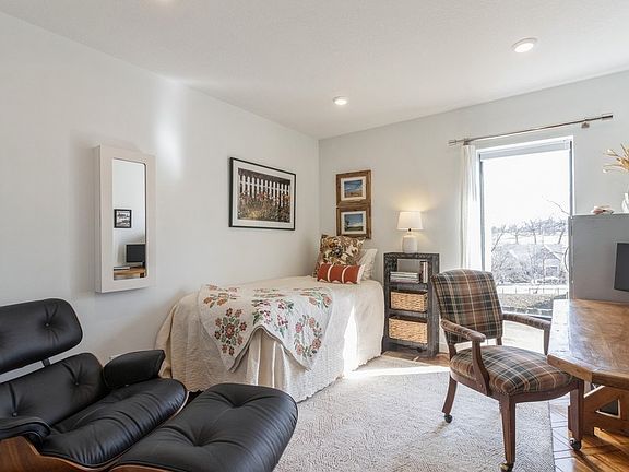 5th image of 3131 Fleur Dr Unit 301