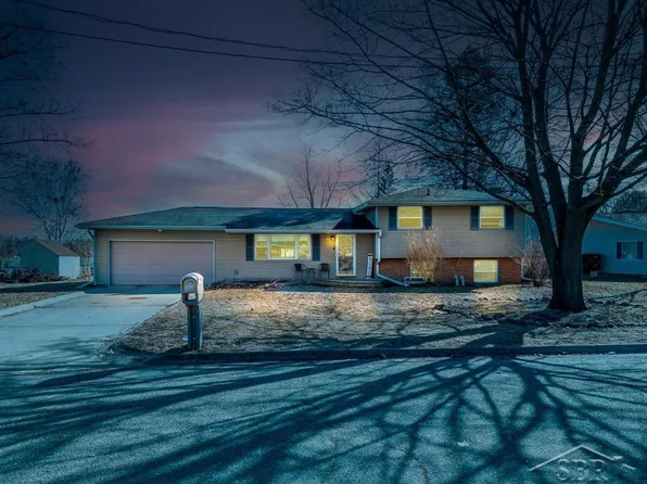 397 Shamrock Ct, Clare, MI 48617