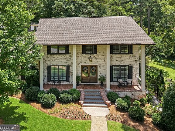 2nd image of 2563 Fairoaks Rd