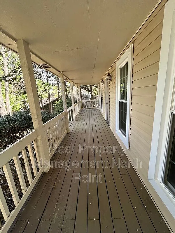 3 bed, 2.5 bath, 1776 sqft, $2,595 — Photo 2
