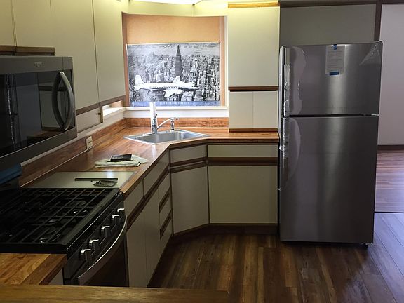 2nd image of 109 Walls Ave