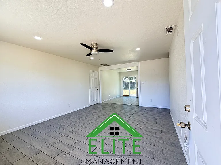 8709 Sangria Ct — Photo 2