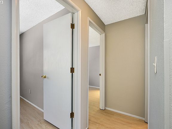 5th image of 1470 SE Walnut St APT 106
