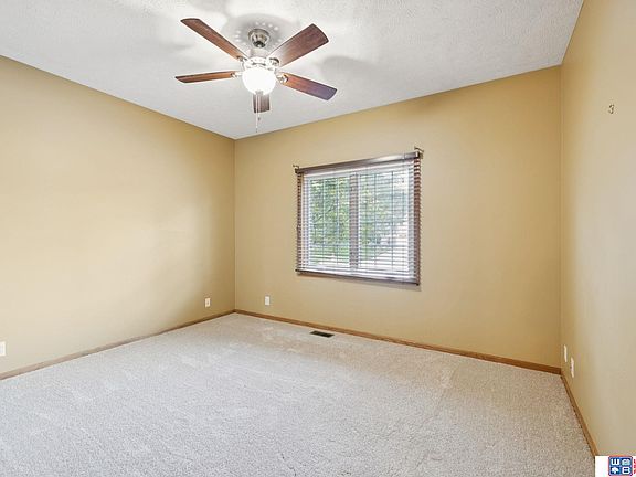 4th image of 4734 S 72nd St