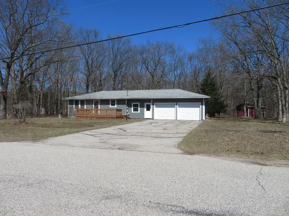 606 Wall St, Eastlake, MI 49626