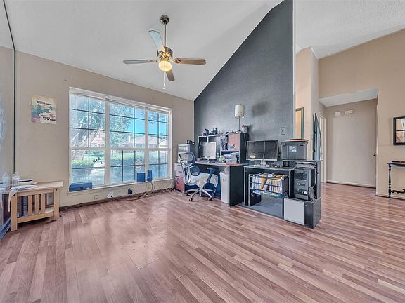 5th image of 3405 Tulip Ln