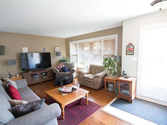 5th image of 55 Garden Dr