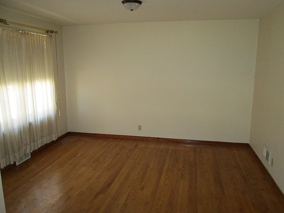 3rd image of 2627 Park Ave