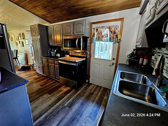 4th image of 305 W Wisconsin Street