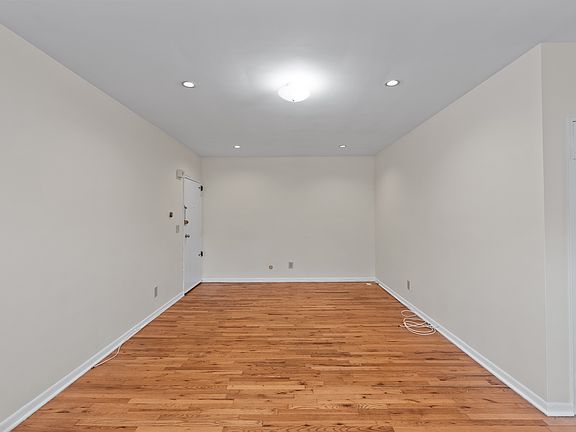 5th image of 239 Crescent Ln APT 8