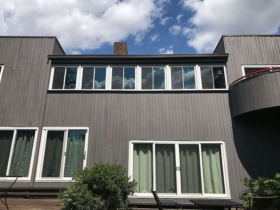 2nd image of 301 Sardis Ln
