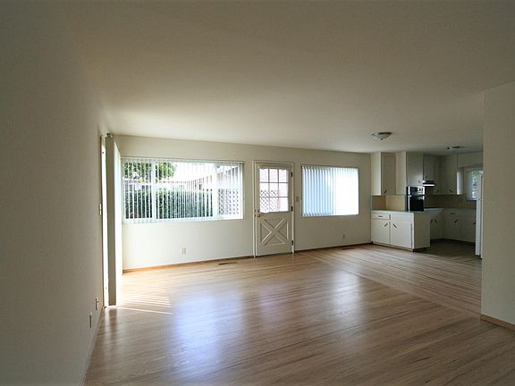 3rd image of 1680 Blue Jay Dr
