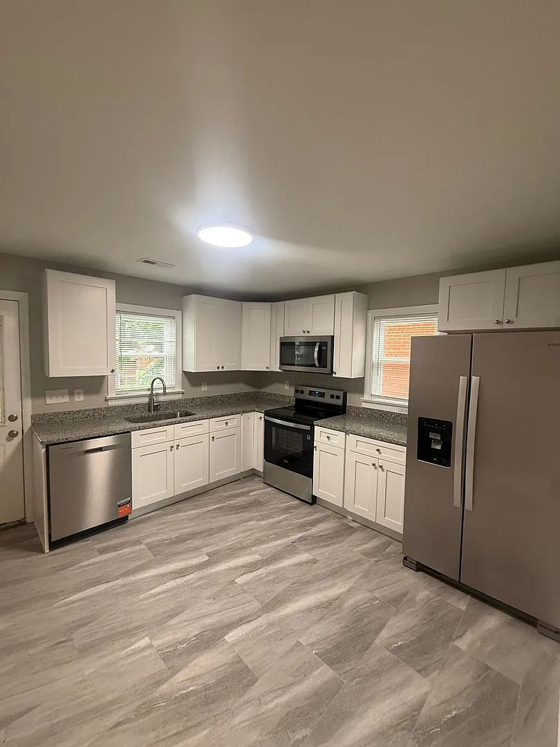 newly renovated 3-bedroom 1 bath ranch style house — Photo 4