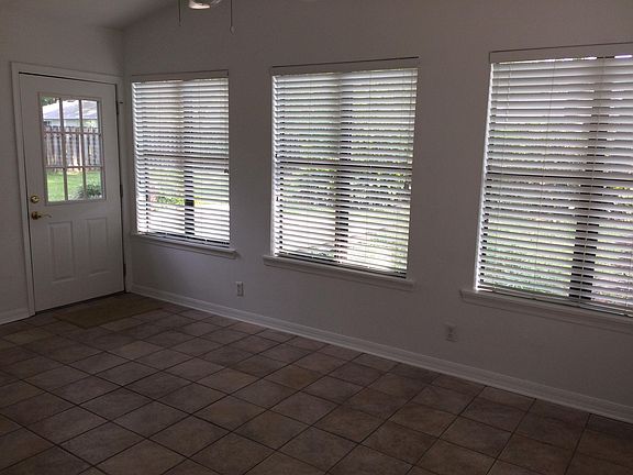 3rd image of 6129 NW 112th Pl