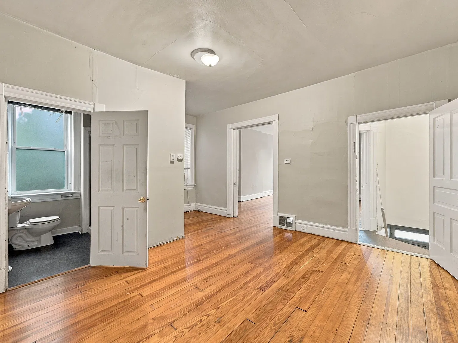 2 bed, 1000 sqft, $975 — Photo 3