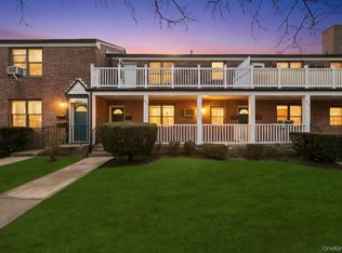 196-72 69th Ave 1 FL, Fresh Meadows, NY 11365