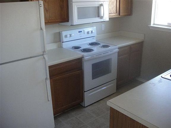 4th image of 5009 Parkwood Dr