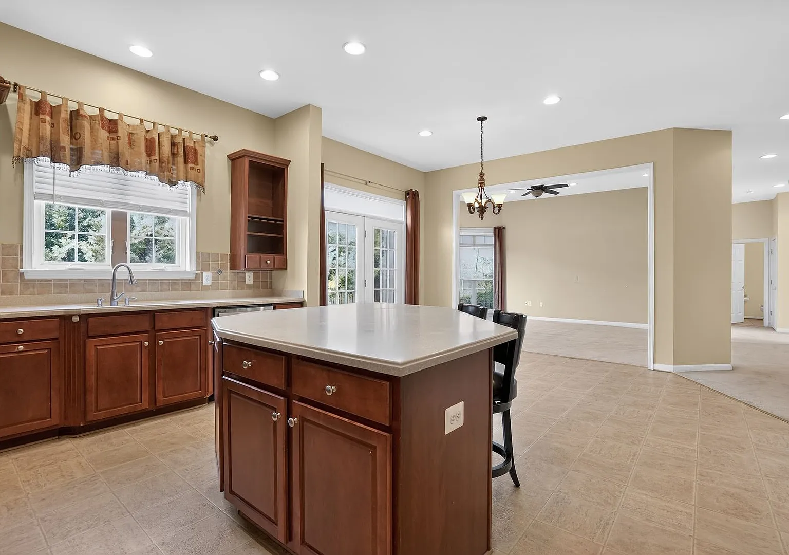 Luxurious 4 Bedroom 4.5 Bathroom SFH in Ashburn! — Photo 4