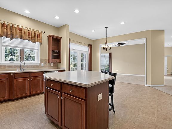 4th image of 44331 Apache Cir