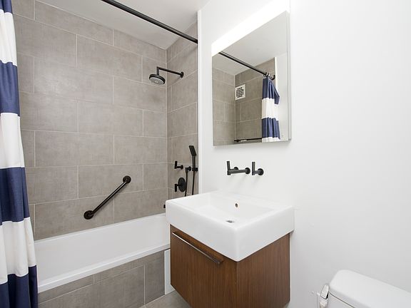 4th image of 165 Christopher St #1J