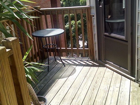 5th image of 2700 W Argyle St Unit 6