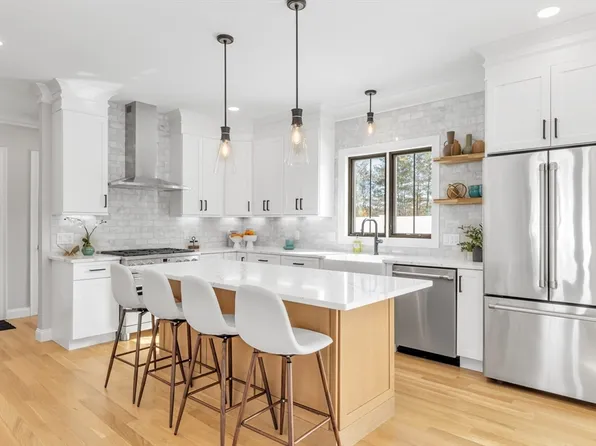 16 Starling St, West Roxbury, MA 02132