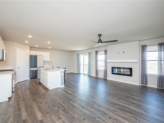 4th image of 1240 Meadow View Dr