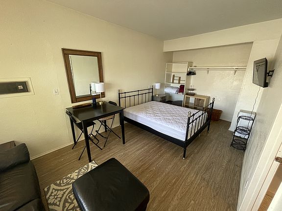 2nd image of 3851 46th St #H