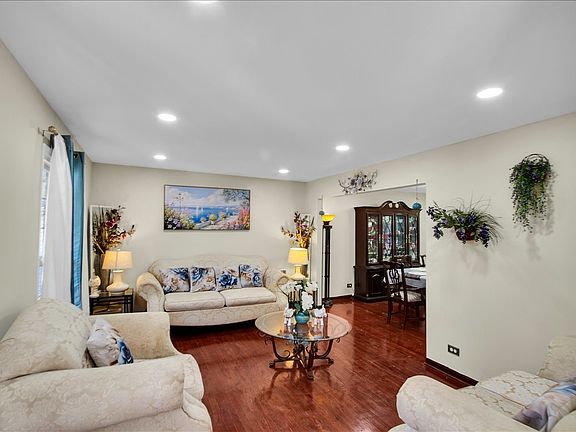 3rd image of 628 Primrose Ln