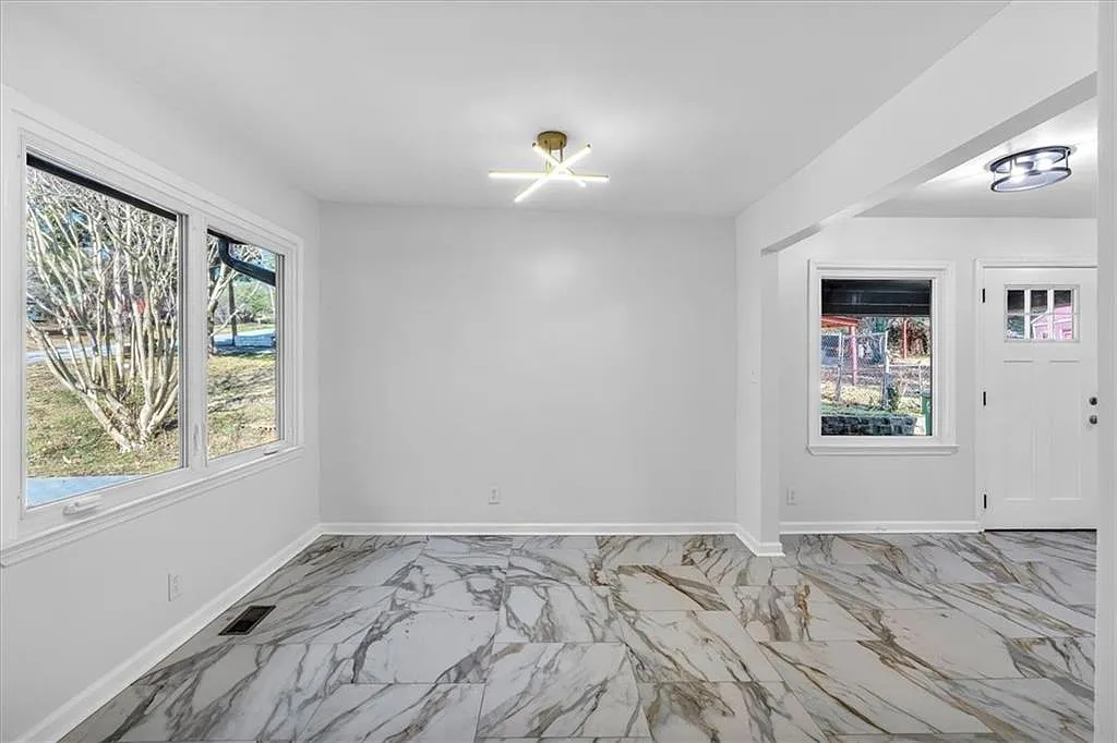 4 bed, 2.5 bath, 1627 sqft, $3,400 — Photo 4