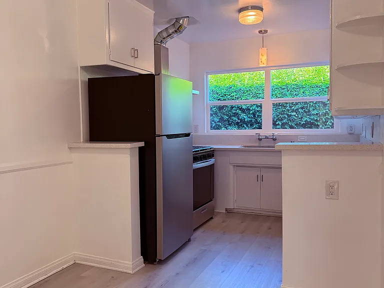 1380 Masselin Ave #6 — Photo 12