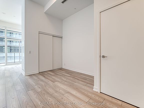4th image of 285 Dufferin St #705