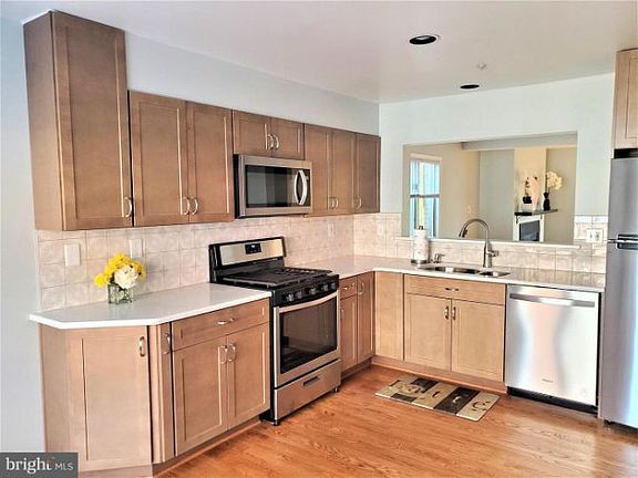 5th image of 66 Rockcrest Cir