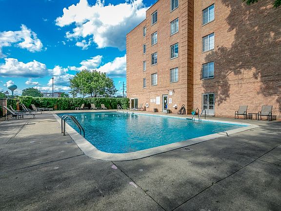 2nd image of 1445 Shermer Rd APT 5A