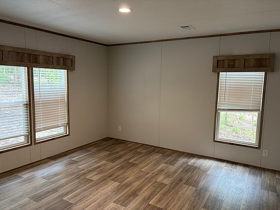 5th image of 221 Tall Timbers Rd
