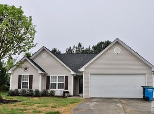 108 Huntington Ln, Commerce, GA 30529