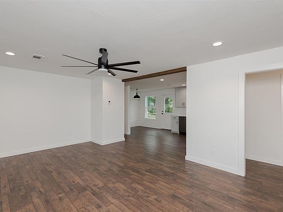 5th image of 411 W South St