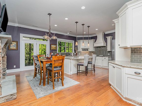 4th image of 2814 Bevis Ln