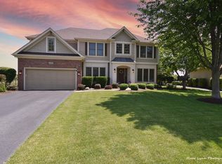 529 N Sycamore Ln, North Aurora, IL 60542