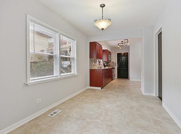 3rd image of 6833 S Maplewood Ave #1