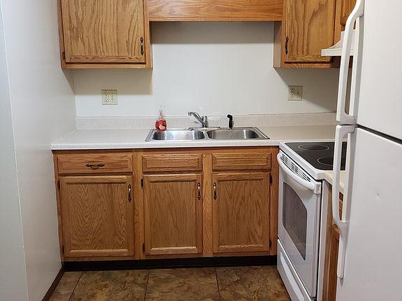 Working fridge, stove and hood