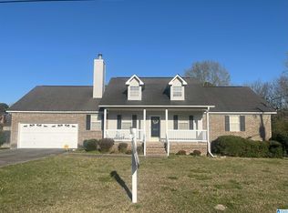 211 Windsor Ln, Rainbow City, AL 35906