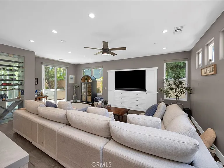 2639 Orange Ave — Photo 9