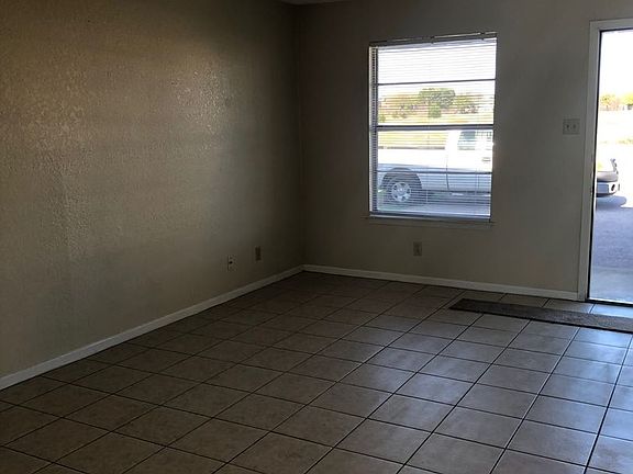 3rd image of 1002 Eastside Dr APT B