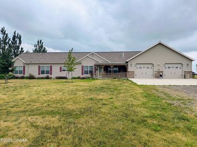 516 Sunset Dr, Devils Lake, ND, 58301