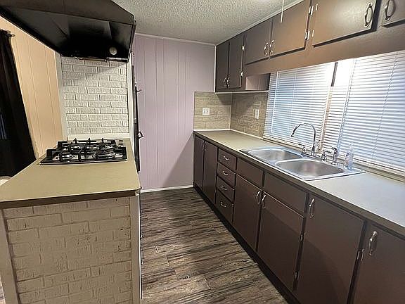 4th image of 93 Jenny Ln