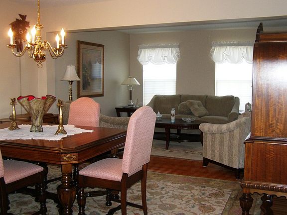 2nd image of 1058 W Hickory Ct