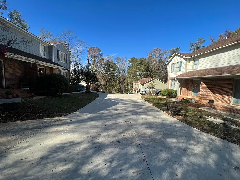 166 VFW Drive Complex (8 total units)